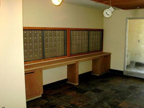 205-mailboxes-06-01-05